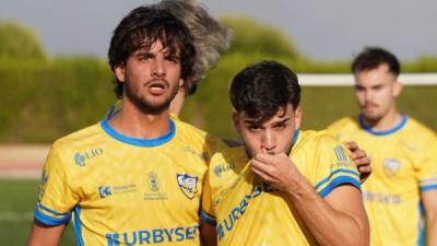 El Atlético Palma del Río golea al Moguer y se coloca líder de División de Honor