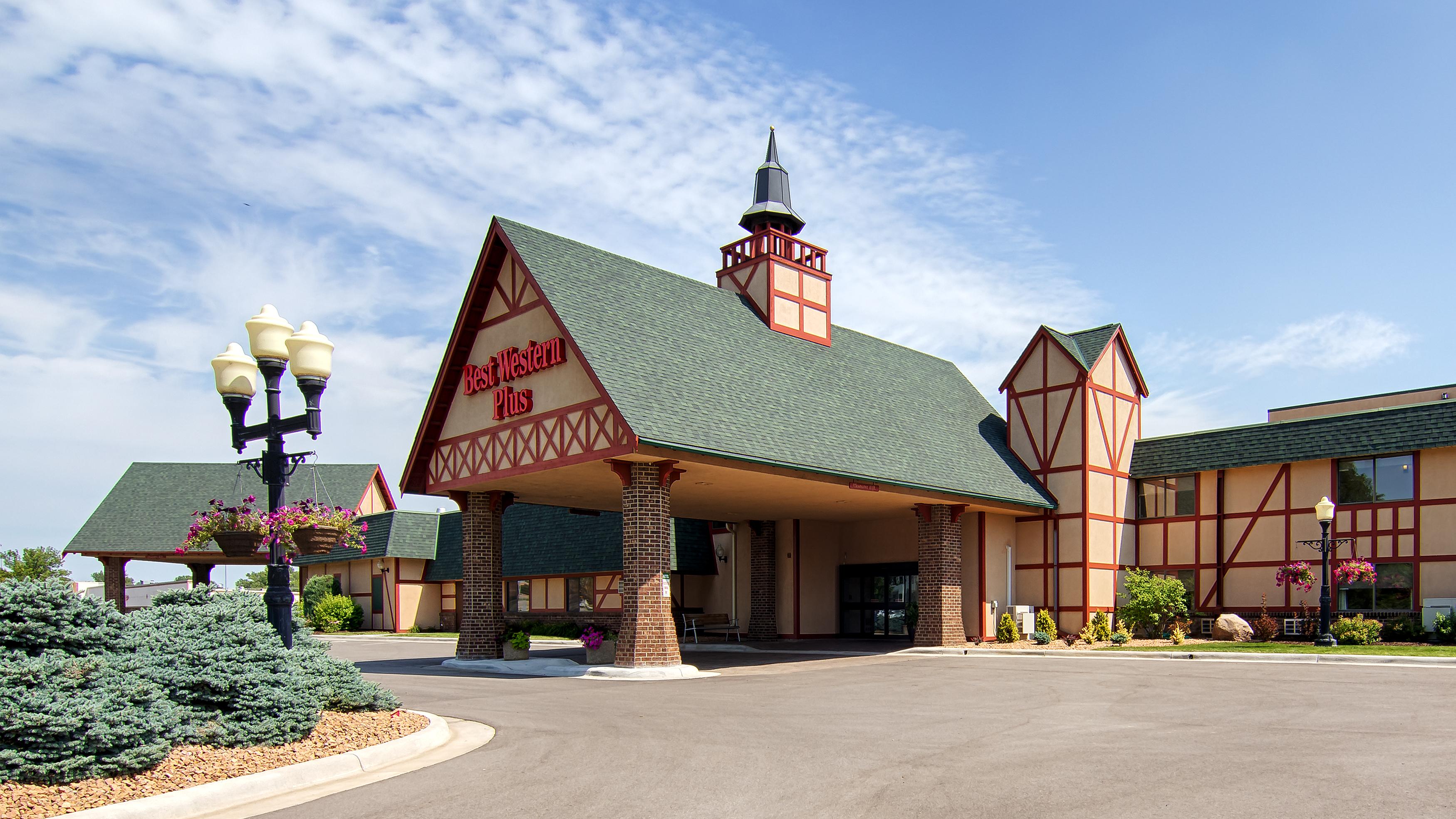 Best Western New Ulm Hotel Entrance