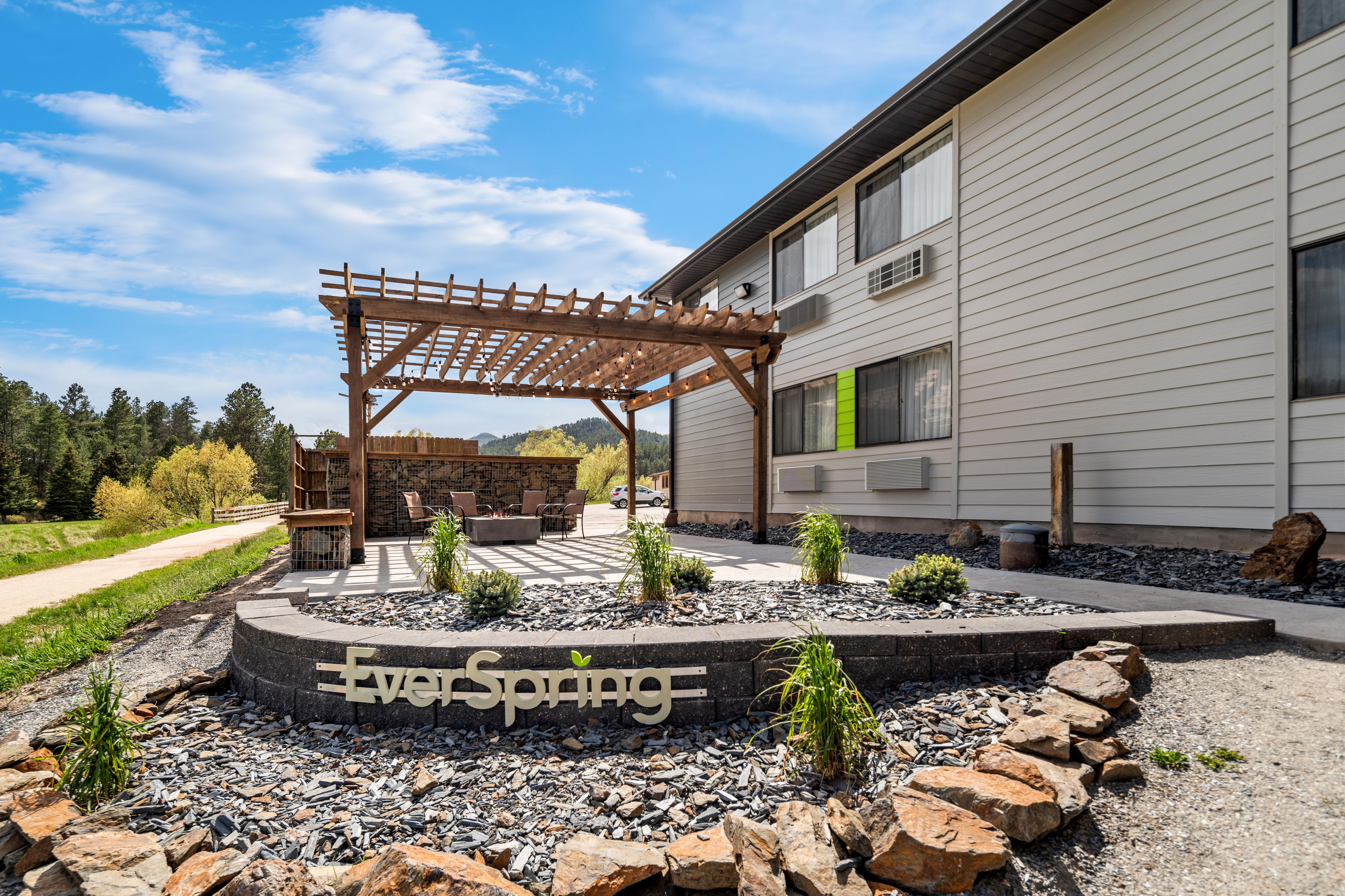 EverSpring_Inn_Patio_3