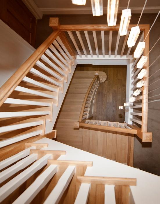 Curved string with oak treads 1