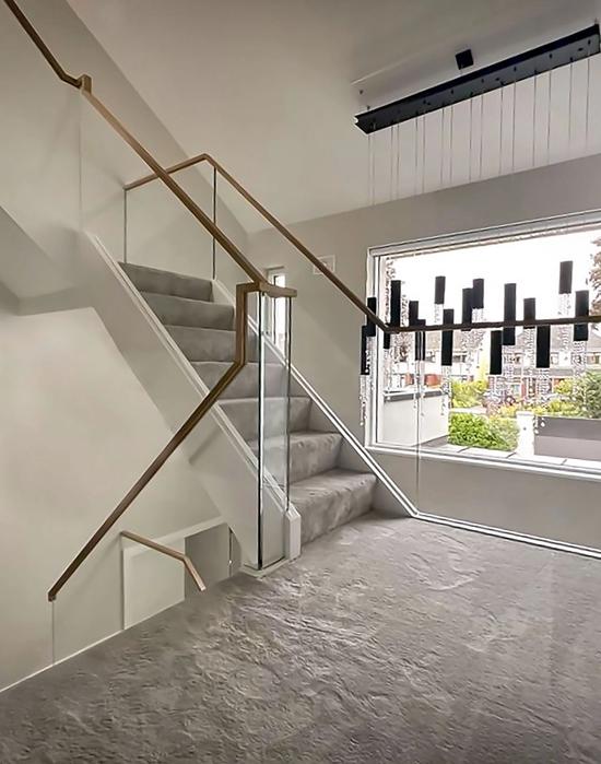 Softwood stairs 15mm toughend glass, oak handrail 2