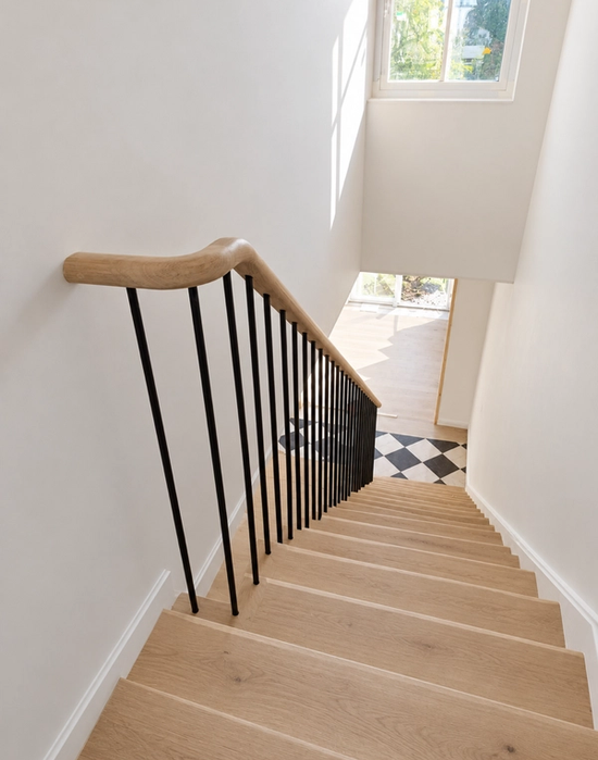Softwood cutstring with oak treads and continuos handrail, powdered coated solid steel spindles 1