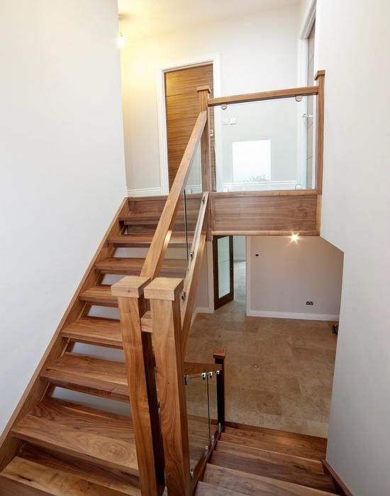 Walnut openriser and glass 4