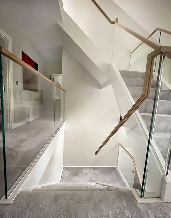 Softwood stairs 15mm toughend glass, oak handrail 4