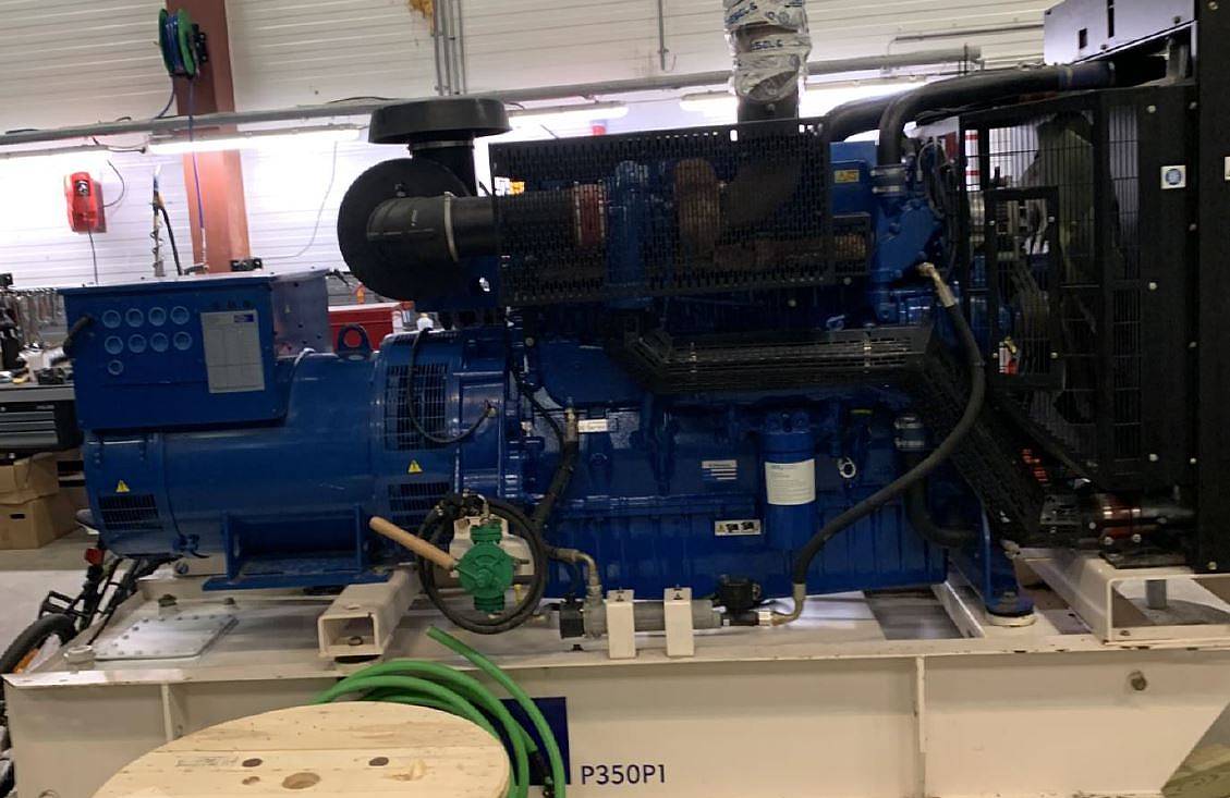 Bildet viser en Perkins 400230 V med ytelse 350 KVA