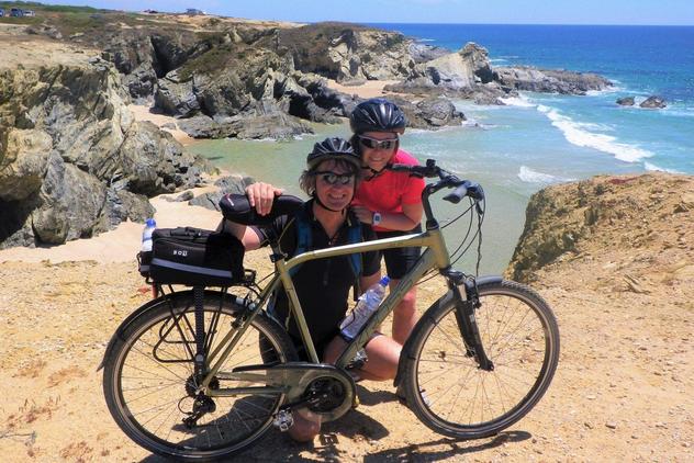 Wild Algarve - bike and cliff with beach view