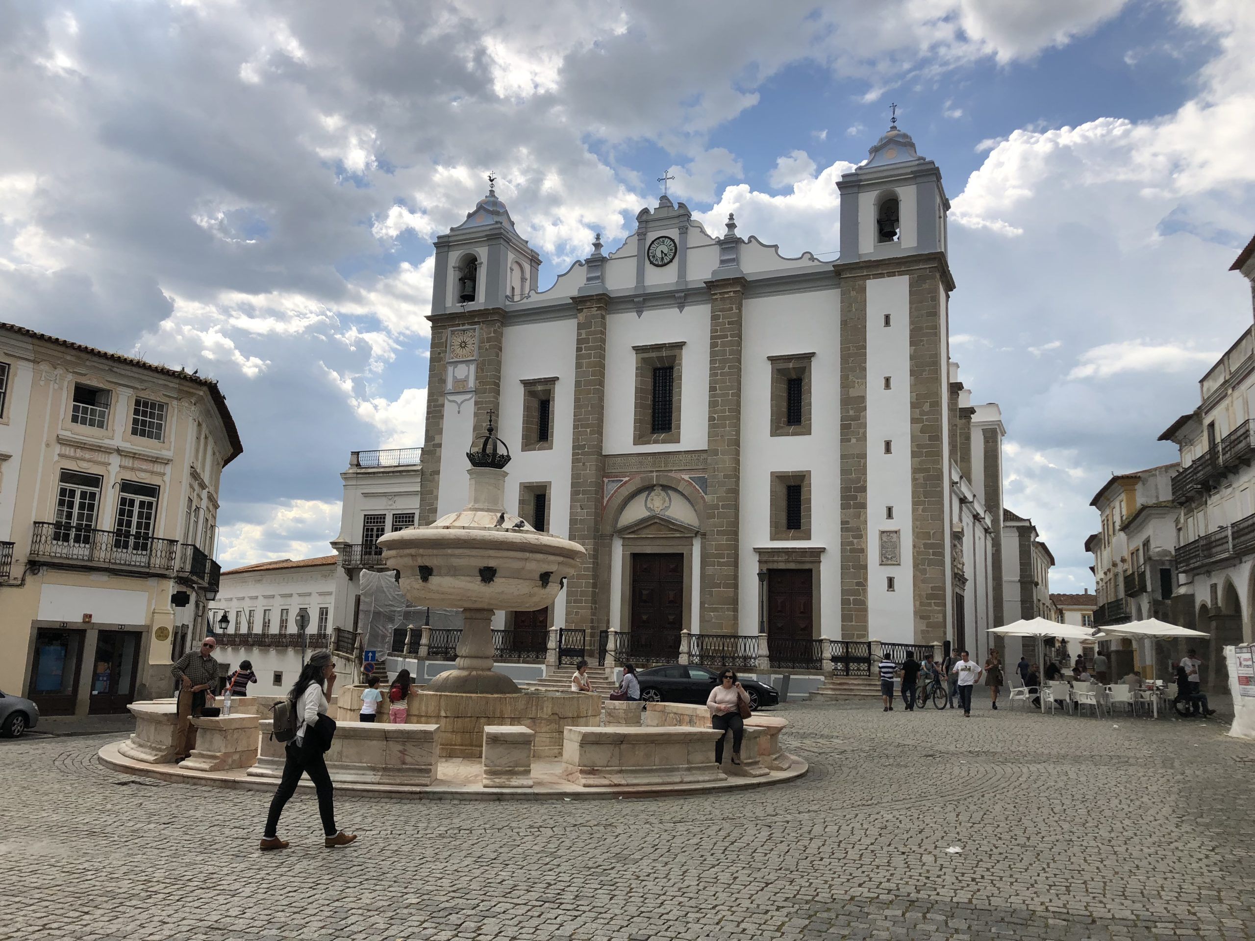evora church