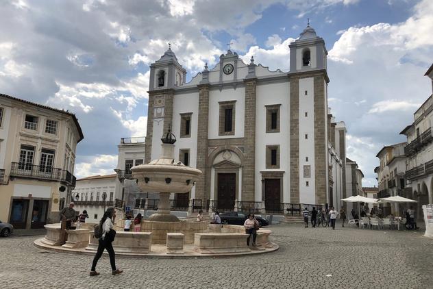 evora church
