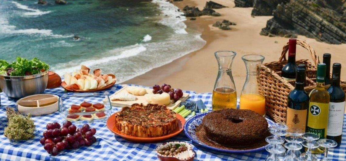 Gourmet-Picknick mit regionalen Spezialitäten auf jeder geführten Radtour