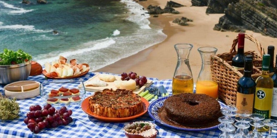 Gourmet-Picknick mit regionalen Spezialitäten auf jeder geführten Radtour