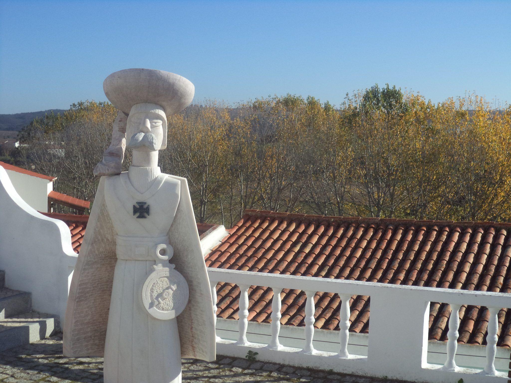 Wild Algarve - statue