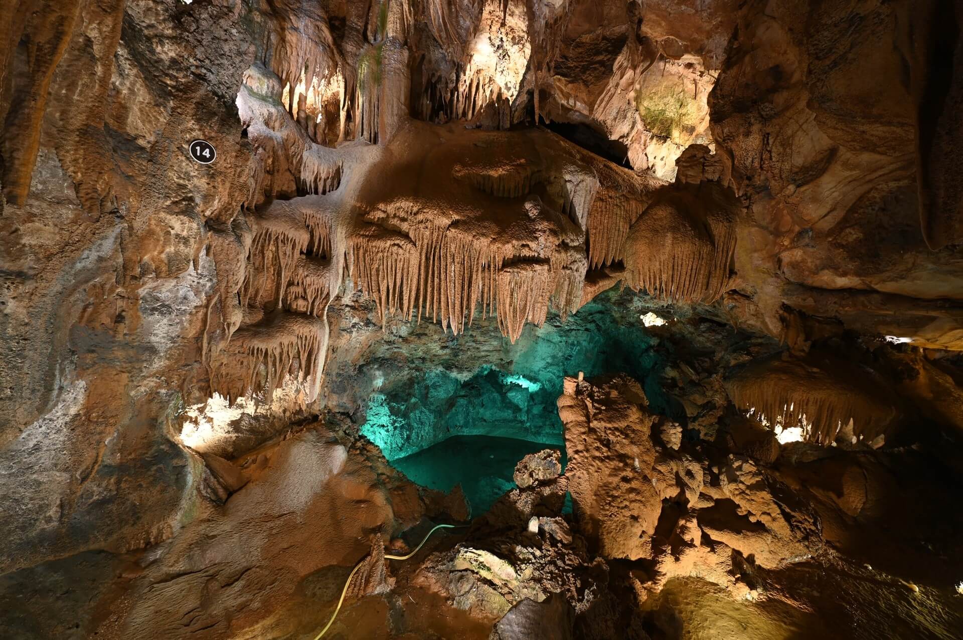 limestone caves Portugal 