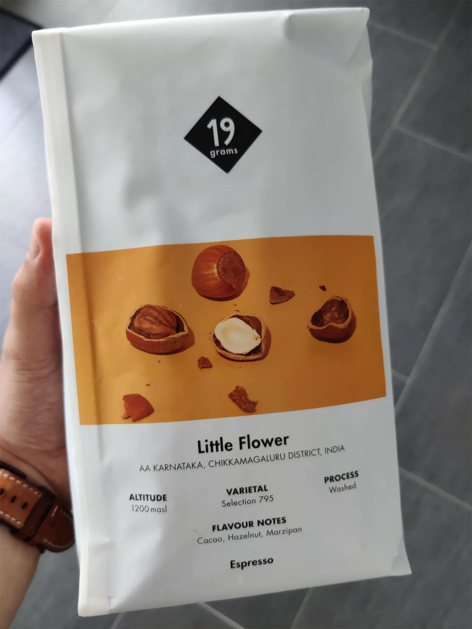 Kaffeeverpackung mit Kaffee "Little Flower" von 19grams