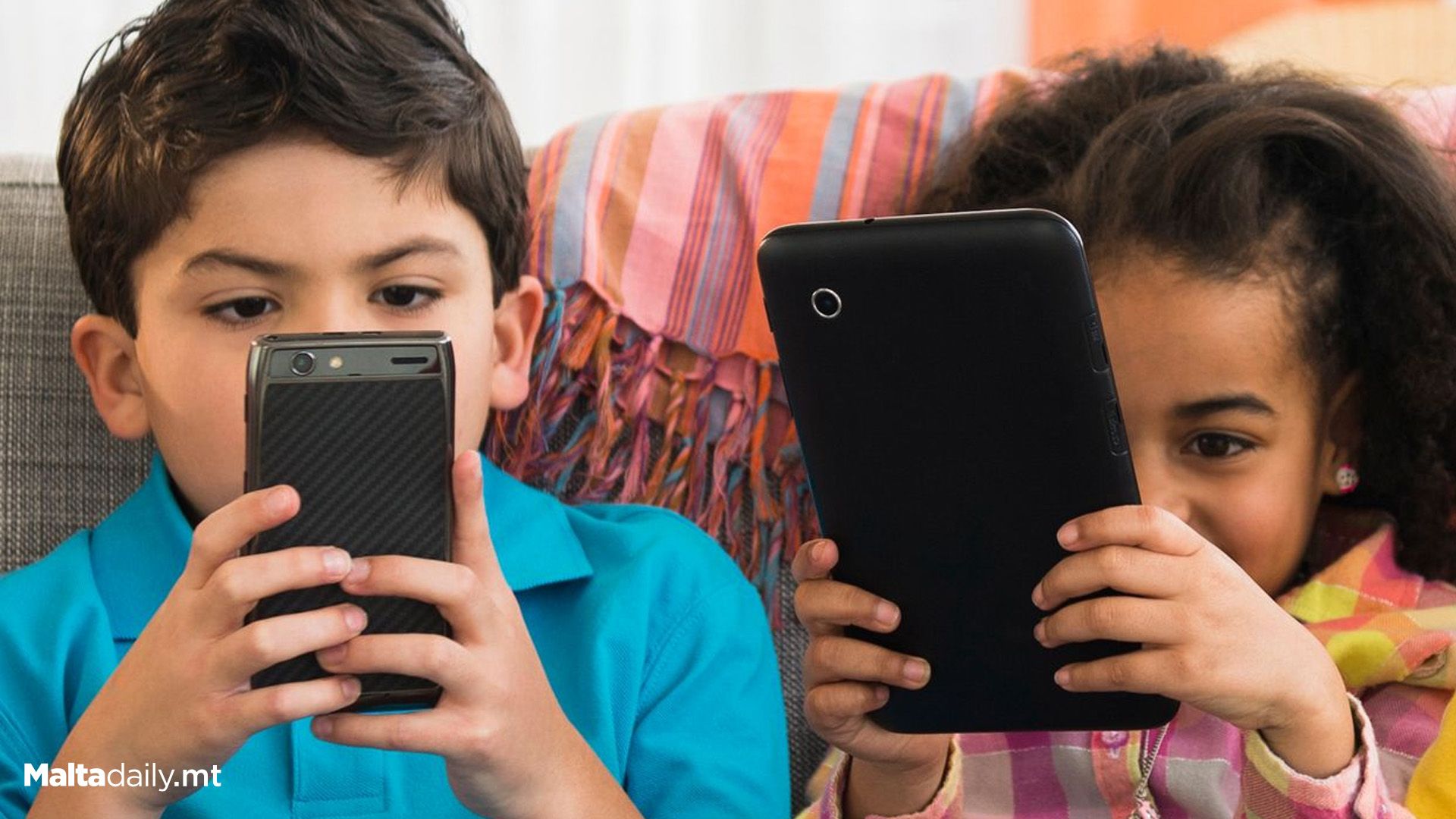 Polls Show Support For Smartphone Ban For Children
