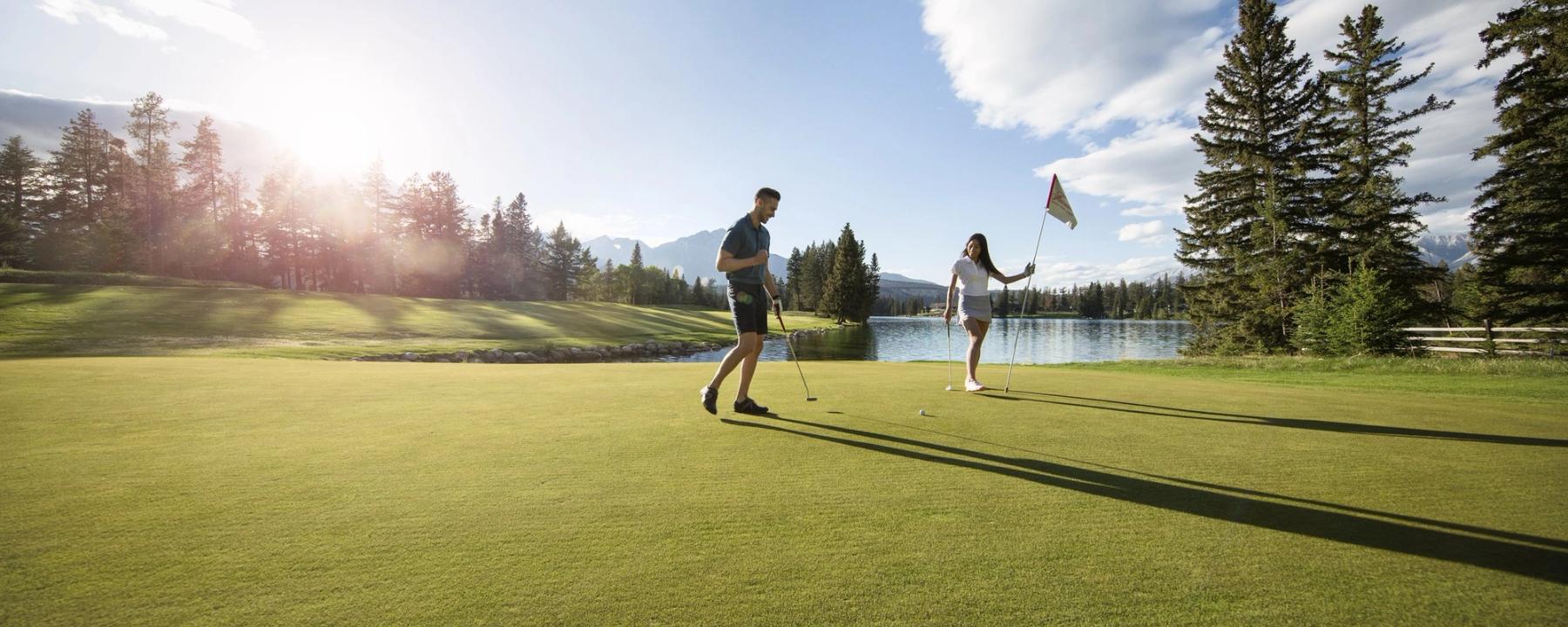 Fairmont Golf Course Roth and Ramburg / Travel Alberta