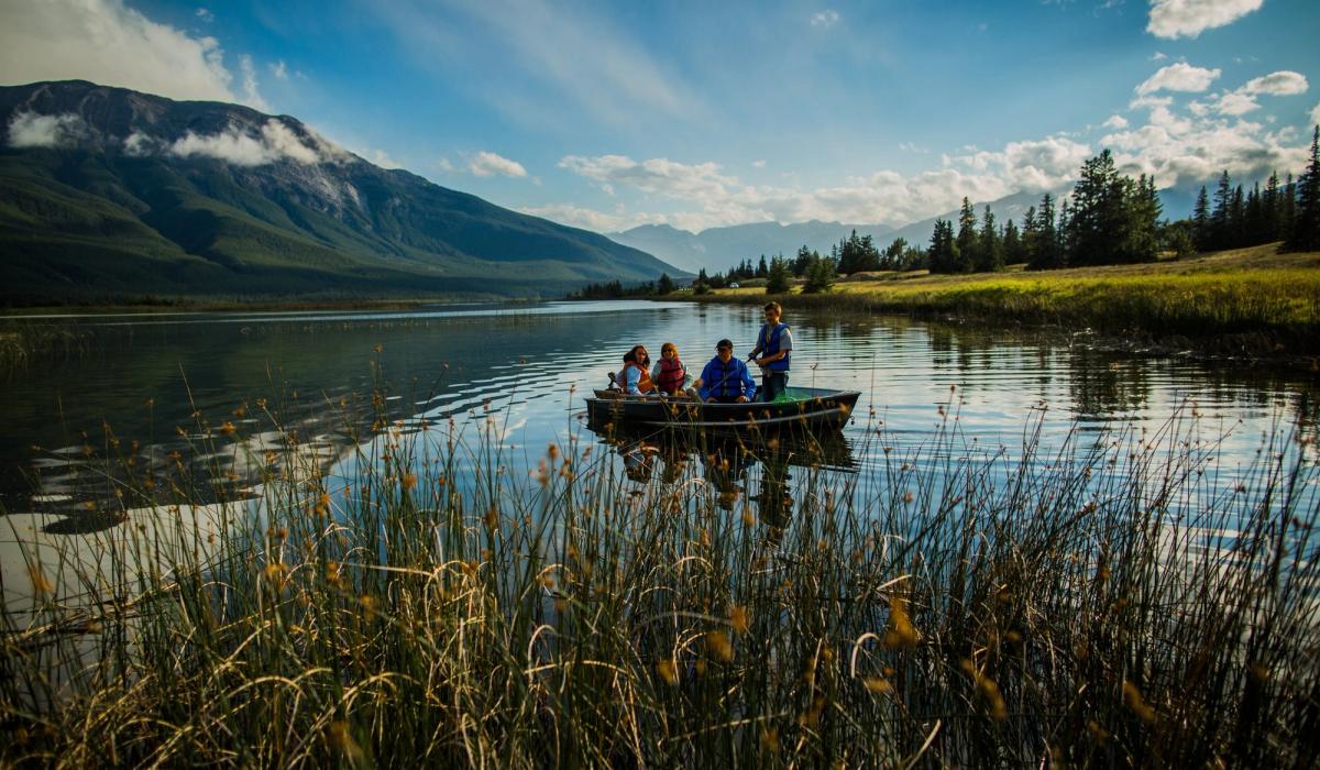 People Fishing Talbot Lake Ben Morin / Parks Canada