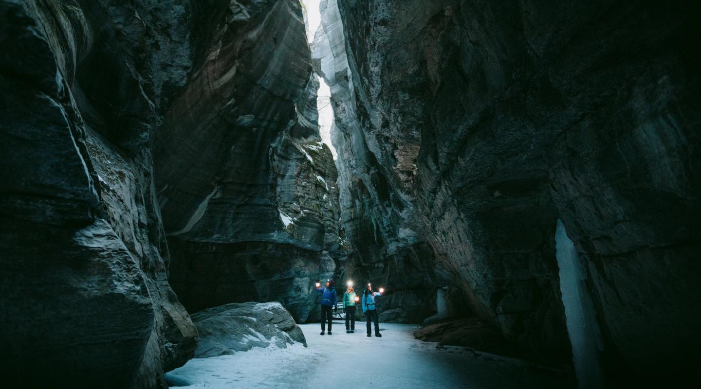 jasper maligne canyon icewalk