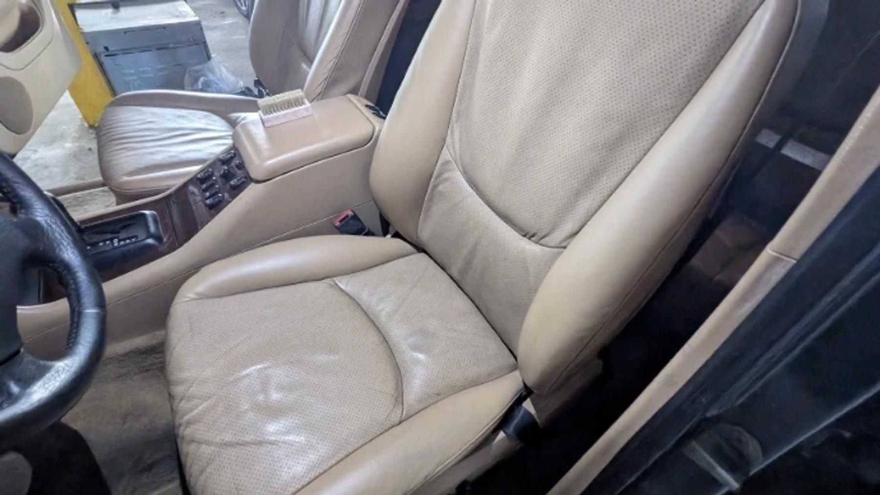 Mercedes Cuero Restaurado