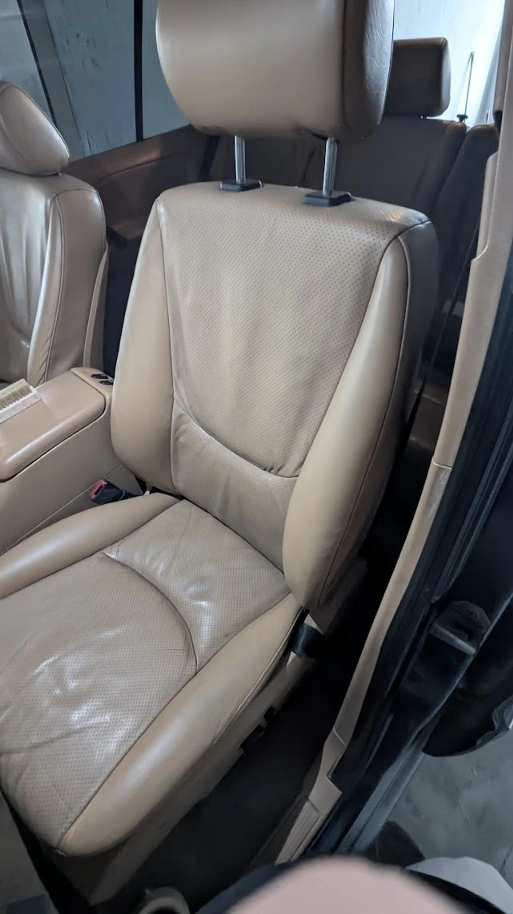 Mercedes Cuero Restaurado