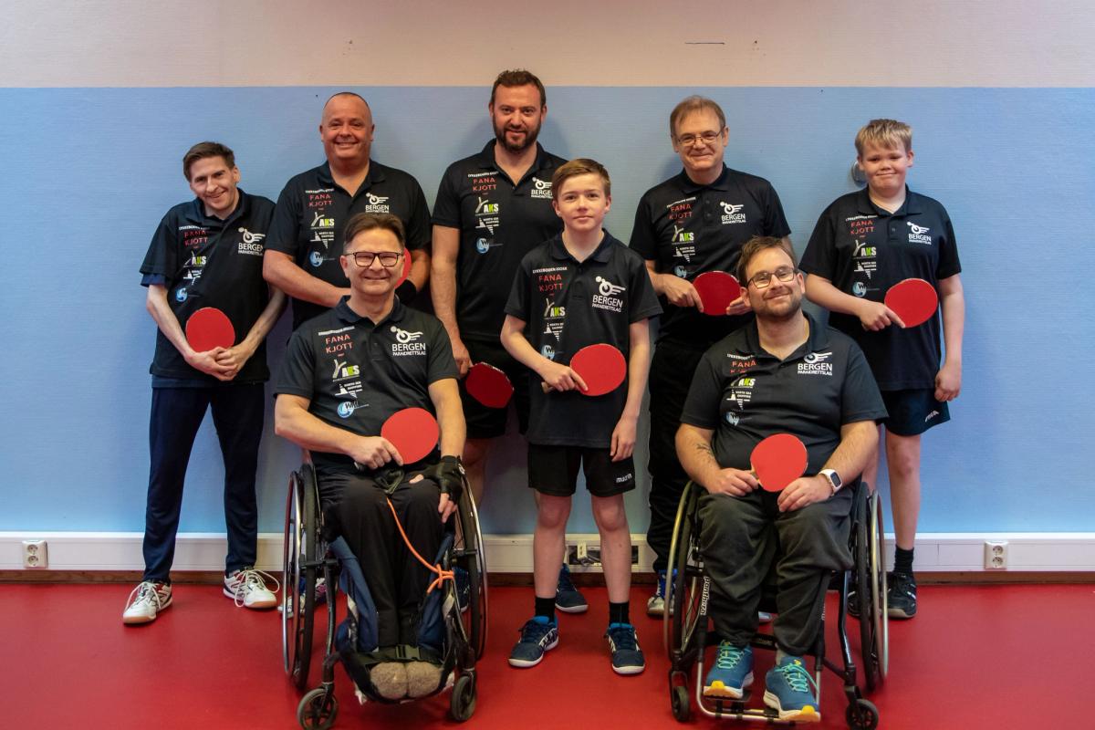 Bak fra venstre: Brage Æsøy Titlestad, Stig Erik Elliott, Aleksey Yefremov, Odin Dyrkolbotn og Lucas Drange Ytrøy. Foran fra venstre: Brede Arnøy, Julian With og Atle Kristian Kolbeinsen. Foto: Vidar Ytrøy