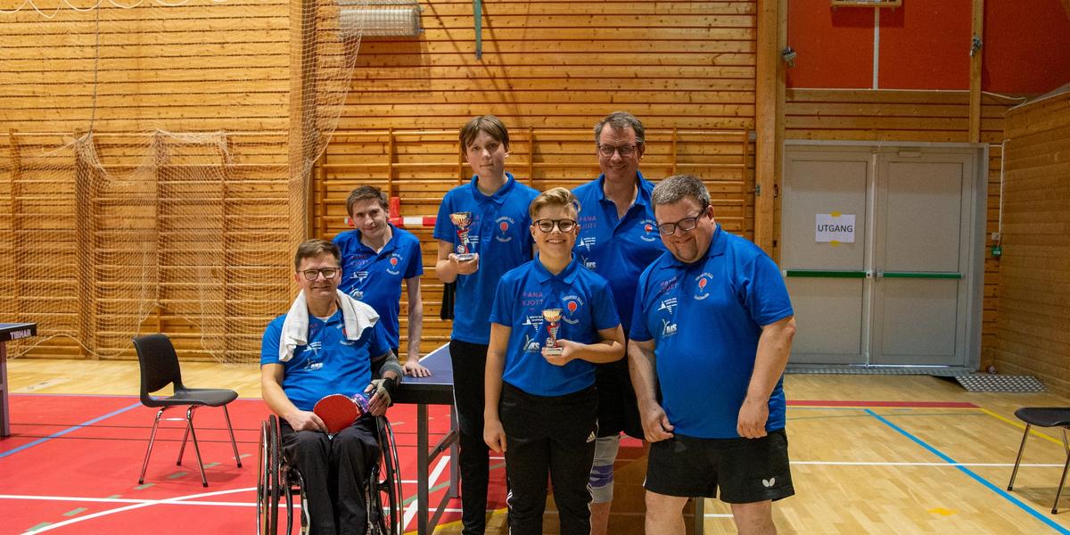 Spillere fra Bergen Handicapidrettslag etter en god dag i hallen med fine plasseringer til liten og stor