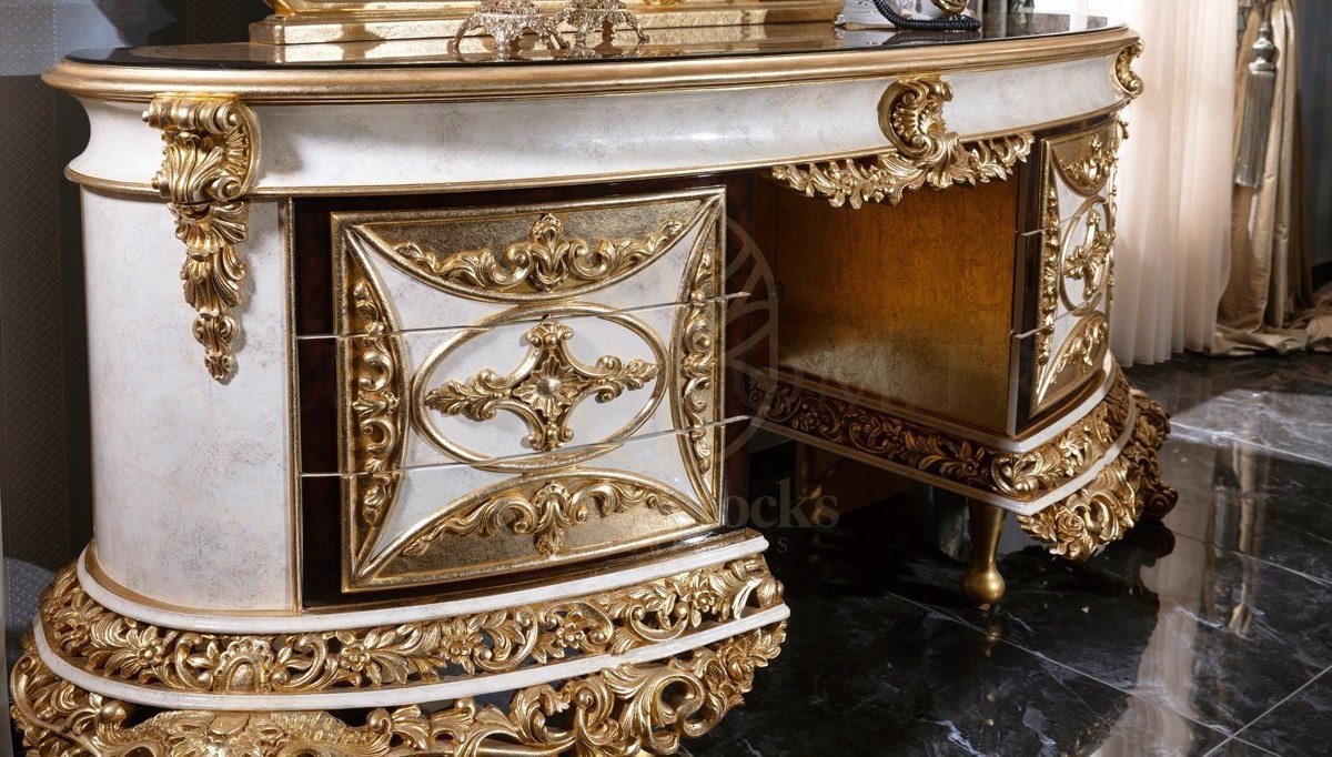 Royal Altay Hand Carved Teak King Size Bed, Saharanpur, view 6