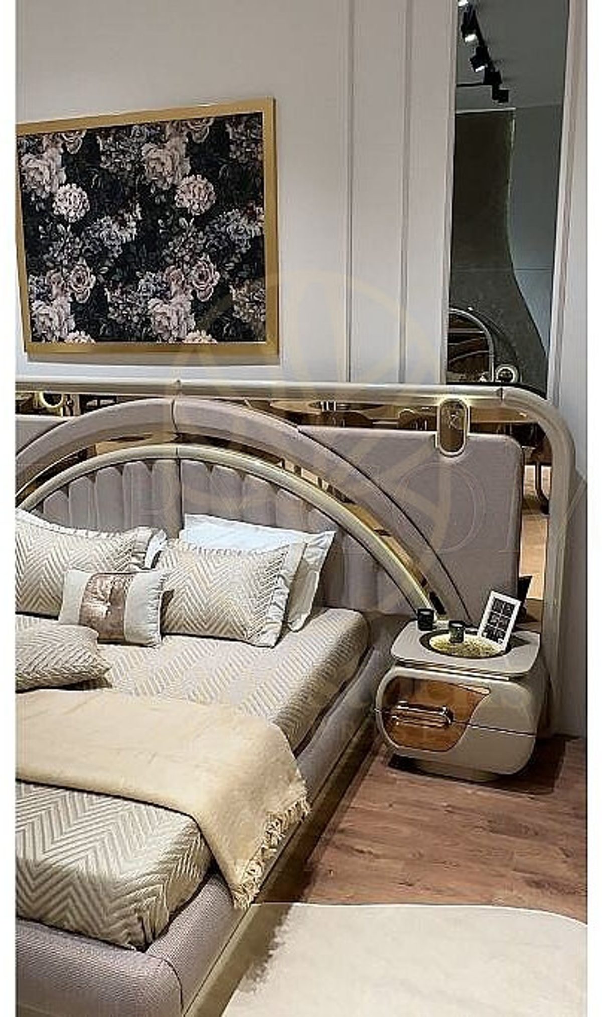 Luxury Imperia Handcrafted Teak King Size Bed, Saharanpur, view 4