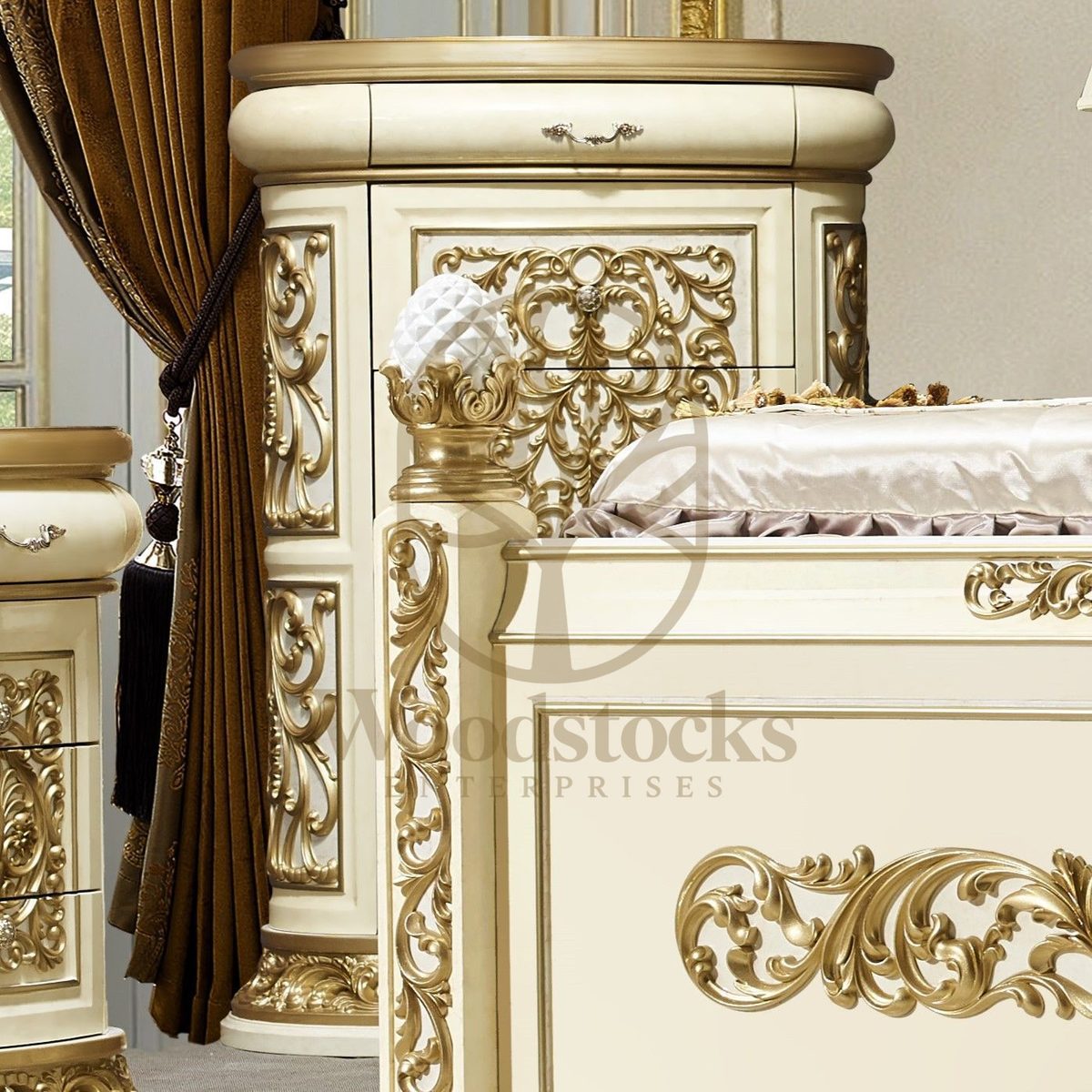 Teak Hand-Carved Gold 5-Piece King Size Bed, view 3