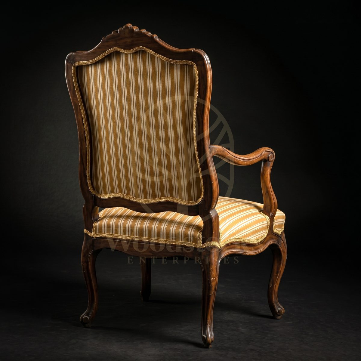 Royal Hand Carved Teak Rocaille en Repos Louis XV Fauteuil à la Reine, Saharanpur, view 4