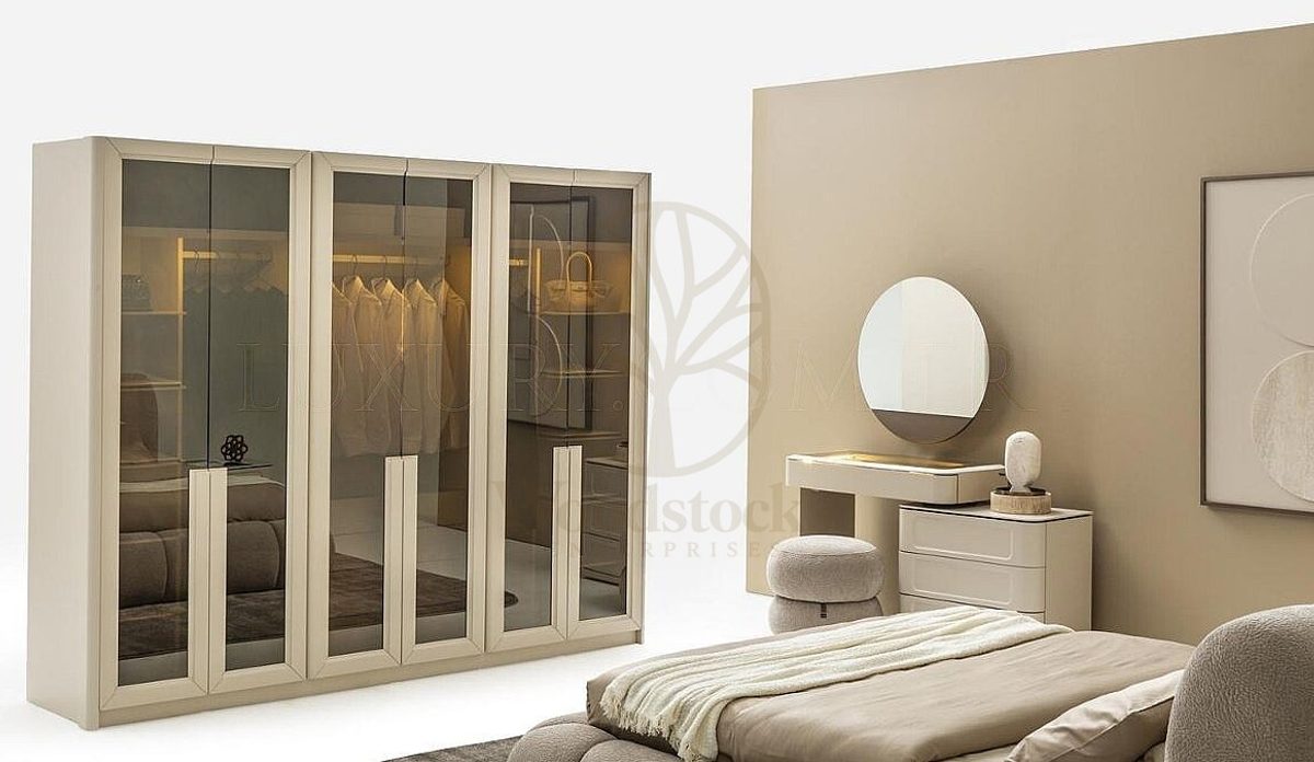 Luxury Sorelia Handcrafted Teak King Size Bed, Saharanpur, view 4