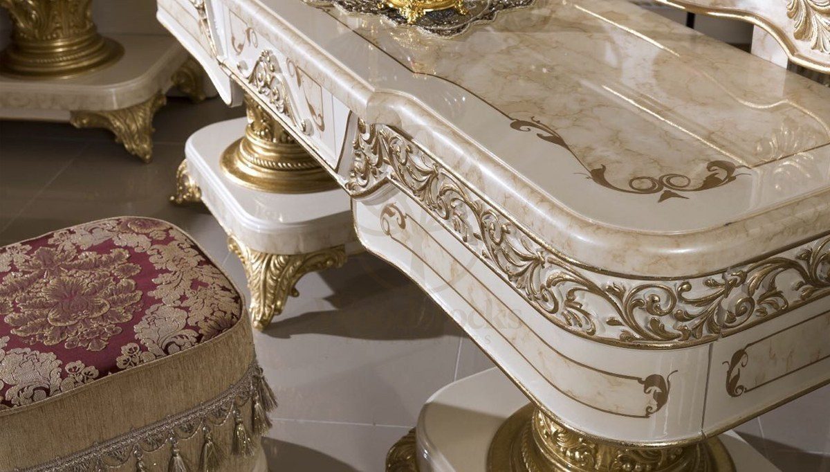 Royal Safir Hand Carved Teak Dining Table Set, Saharanpur, view 3
