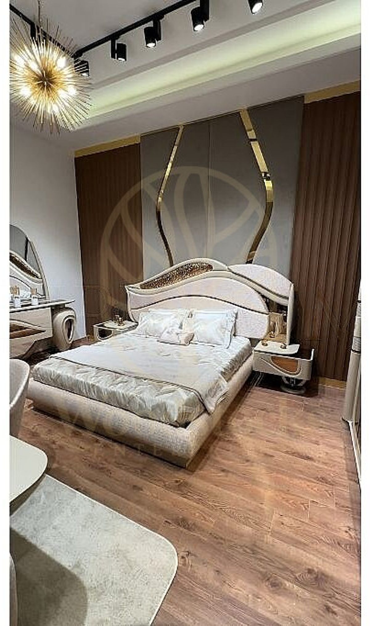Luxury Galata Handcrafted Teak King Size Bed, Saharanpur, view 3