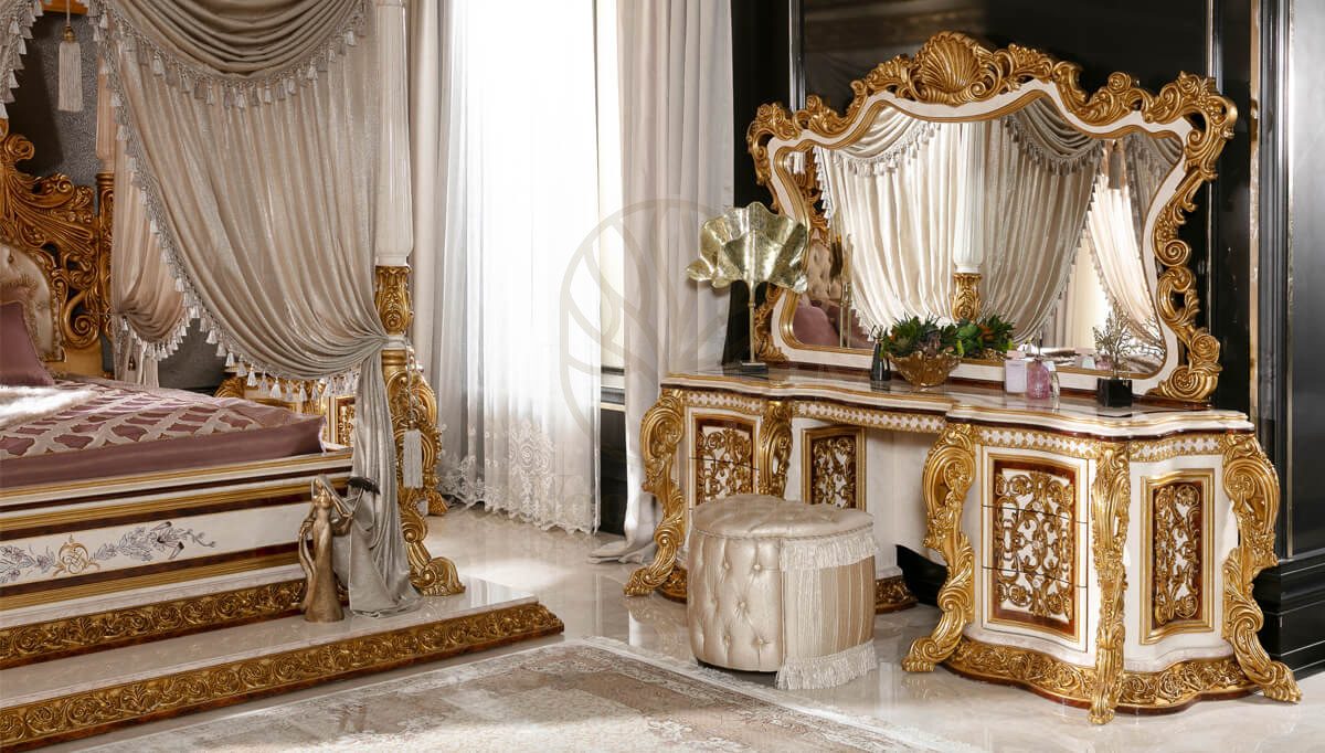 Royal Martinik Gold Leaf Hand Carved Teak King Size Bed, Saharanpur, view 5