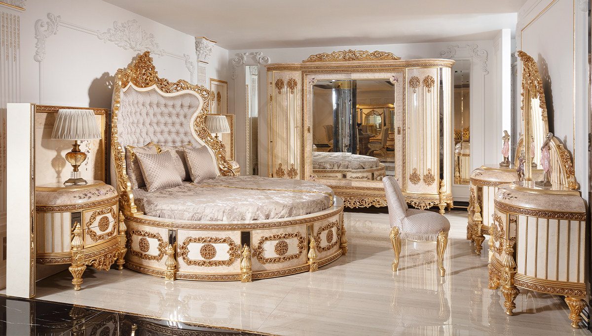 Royal Mazender Hand Carved Teak King Size Bed, Saharanpur, Round Bed