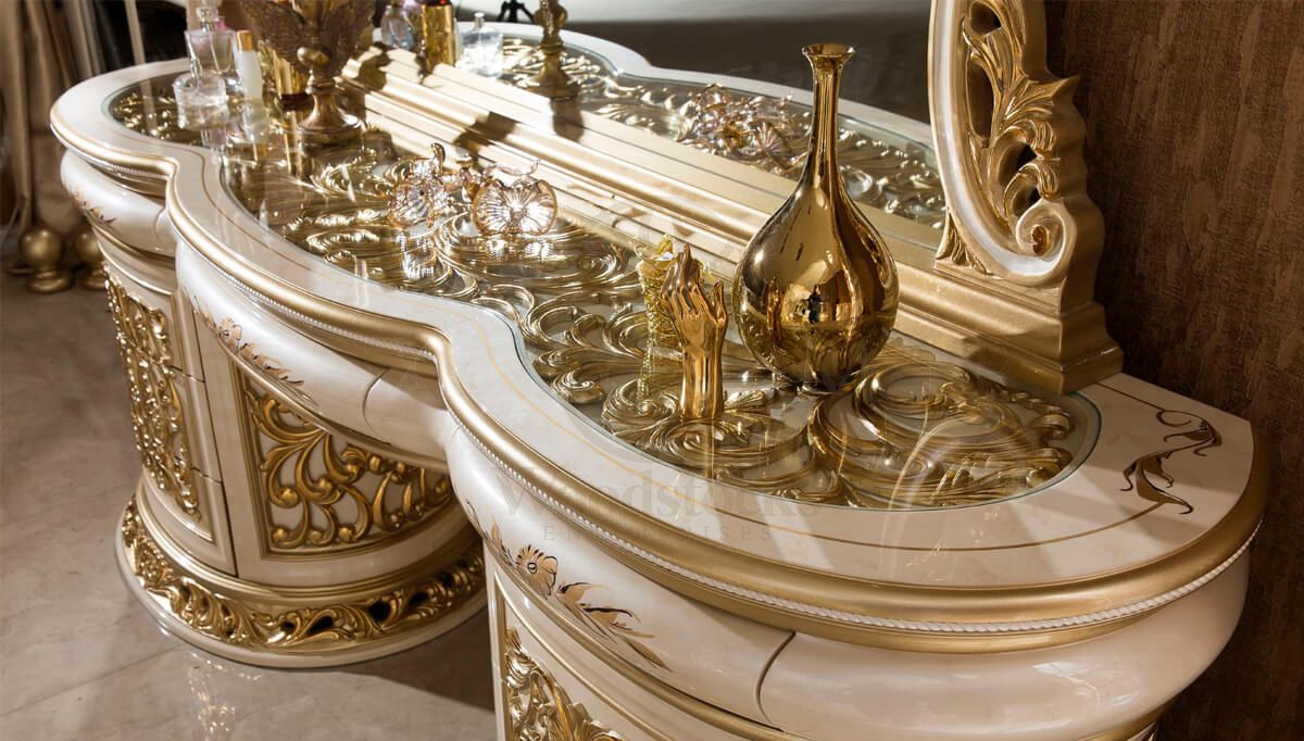 Royal Harzemsah Cream Hand Carved Teak King Size Bed, Saharanpur, view 8