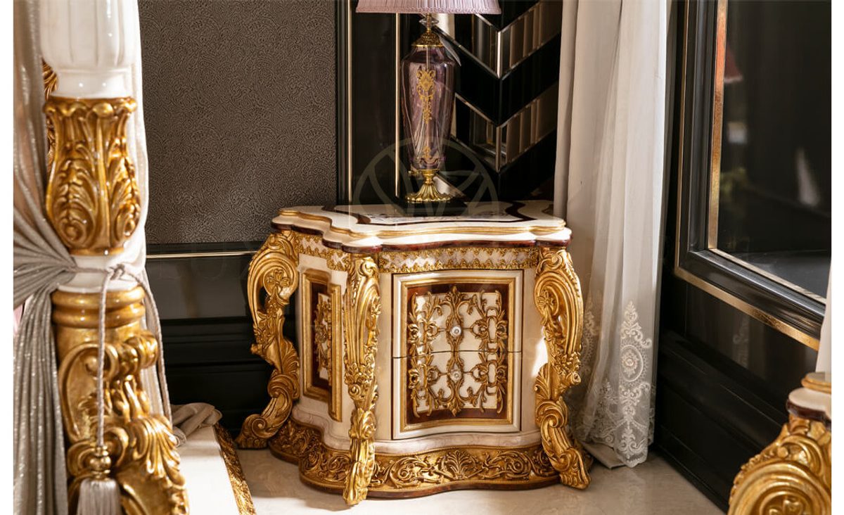 Royal Martinik Gold Leaf Hand Carved Teak King Size Bed, Saharanpur, view 3