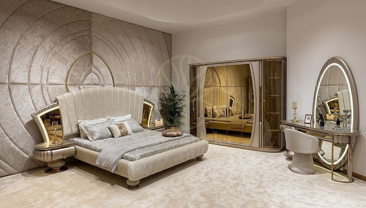 Luxury Rumeli Handcrafted Teak King Size Bed, Saharanpur, King Size Bed