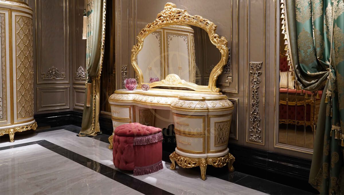 Royal Sultanahmet Gold Leaf Hand Carved Teak King Size Bed, Saharanpur, view 3