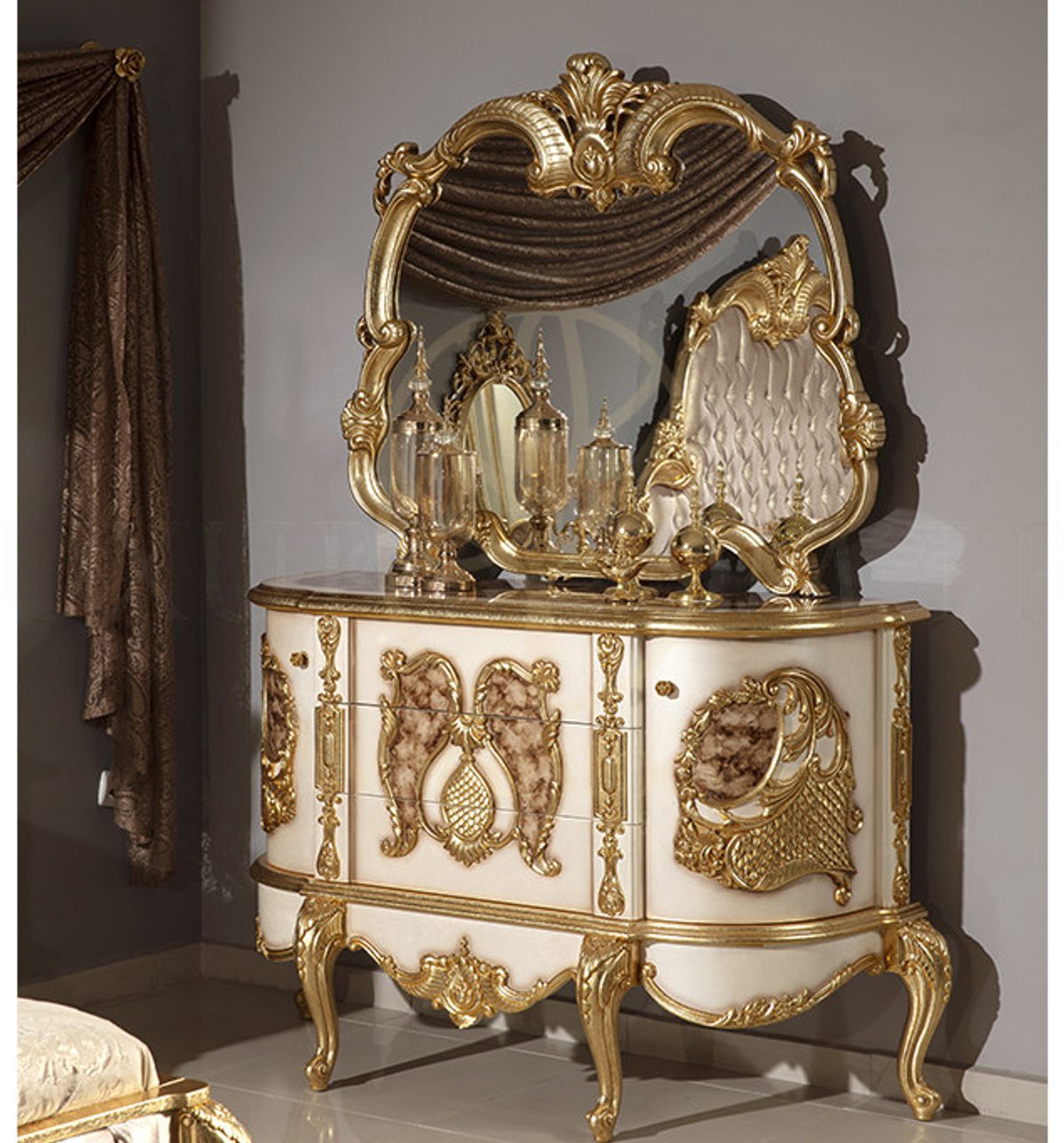 Royal Vinesa Hand Carved Teak King Size Bed, Saharanpur, view 8