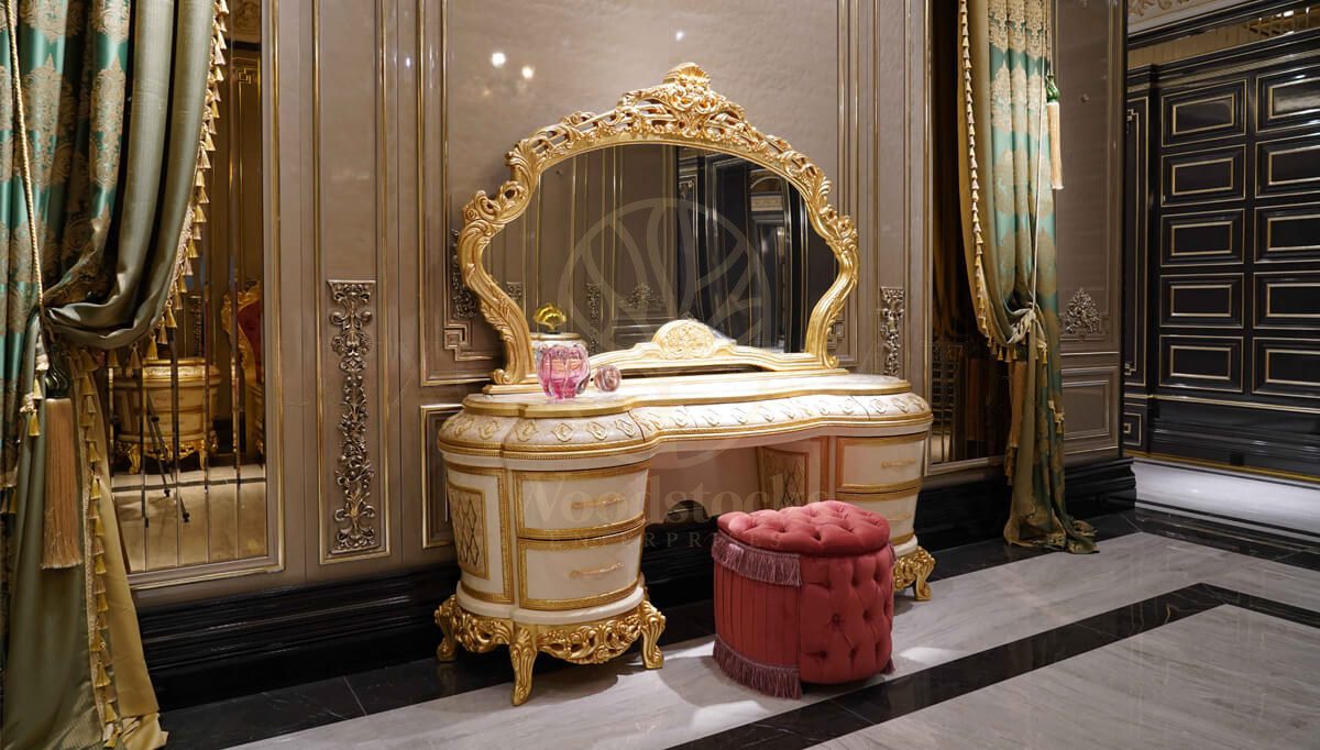 Royal Sultanahmet Gold Leaf Hand Carved Teak King Size Bed, Saharanpur, view 4