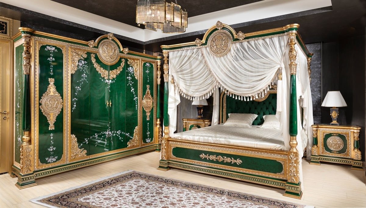 Royal Saheste Green Hand Carved Teak King Size Bed, Saharanpur, Four Poster Bed