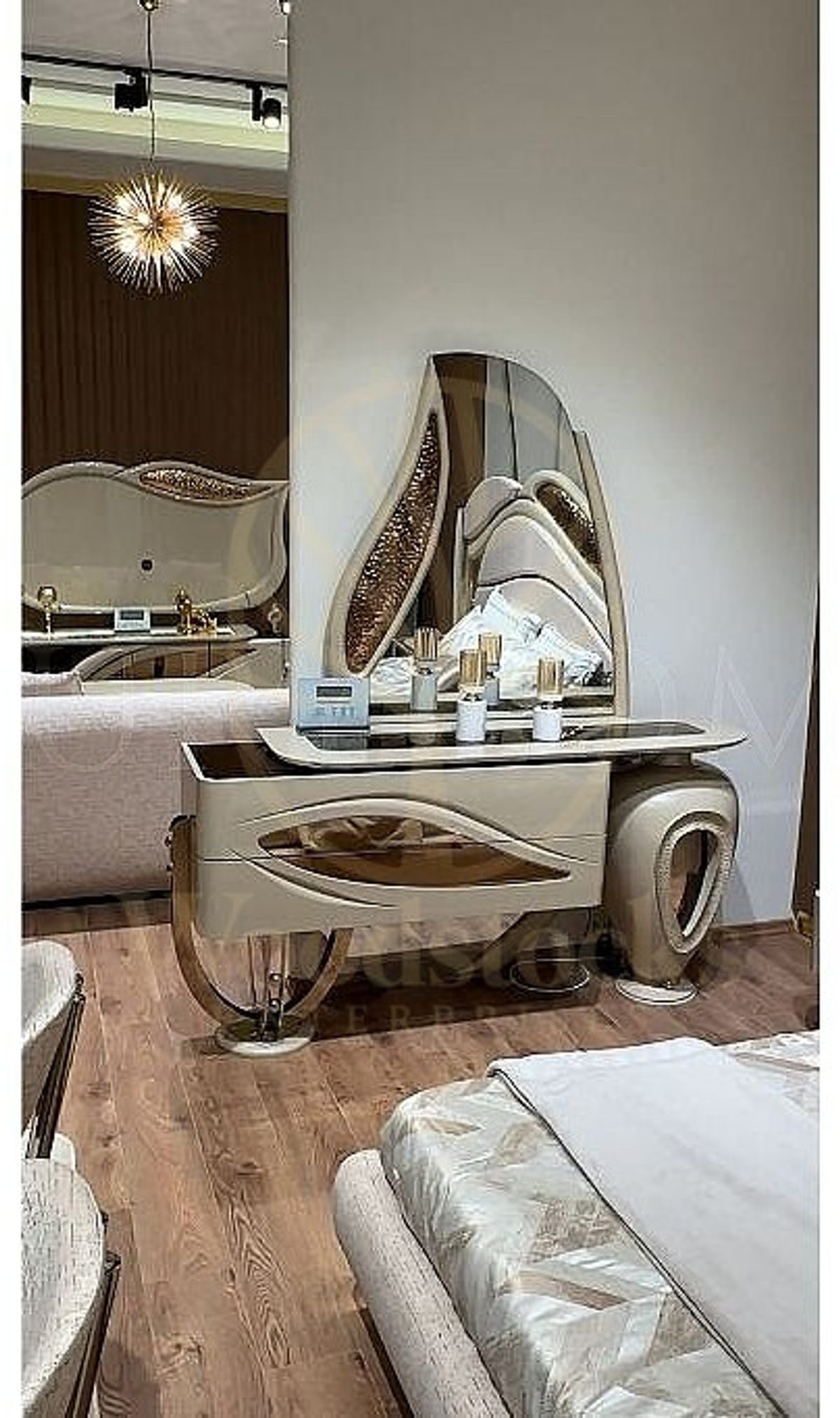 Luxury Galata Handcrafted Teak King Size Bed, Saharanpur, view 6