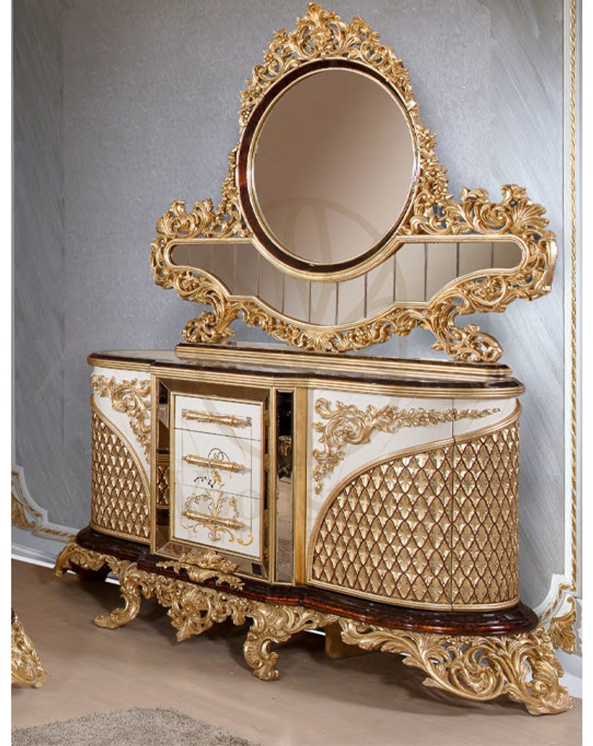 Royal Hazar Hand Carved Teak King Size Bed, Saharanpur, view 4