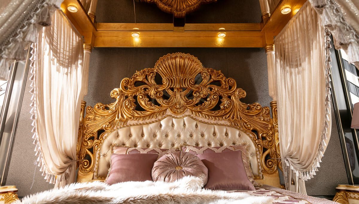 Royal Martinik Gold Leaf Hand Carved Teak King Size Bed, Saharanpur, view 9