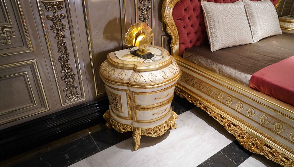 Royal Sultanahmet Gold Leaf Hand Carved Teak King Size Bed, Saharanpur, view 8