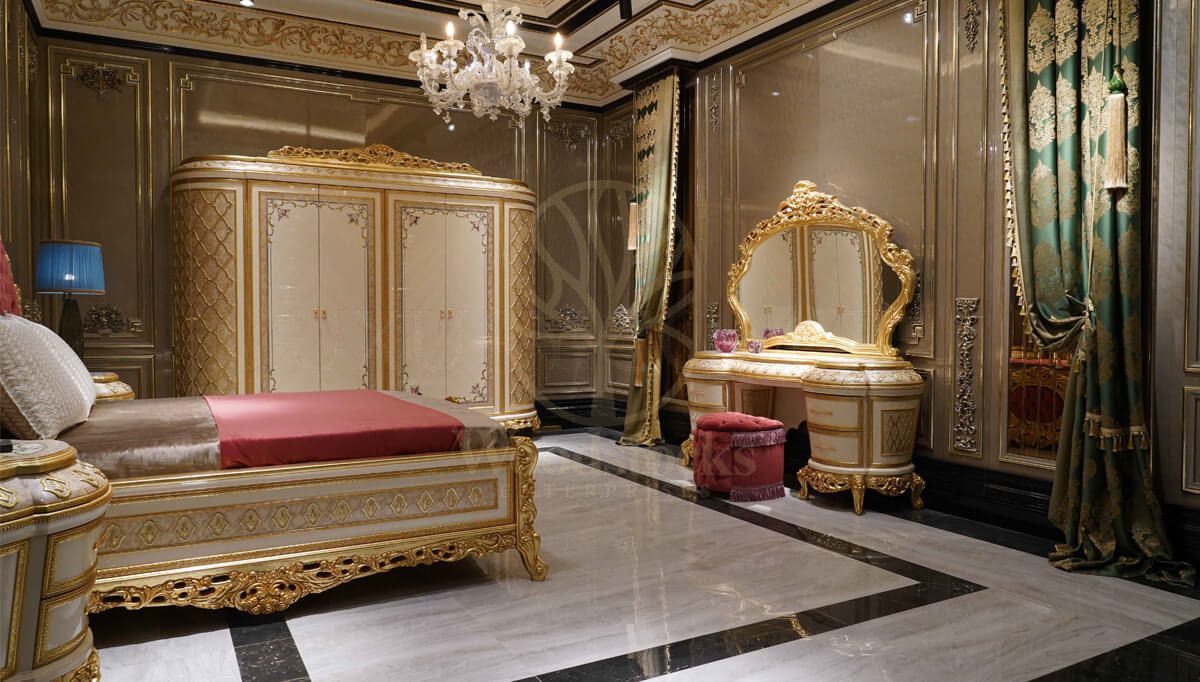 Royal Sultanahmet Gold Leaf Hand Carved Teak King Size Bed, Saharanpur, view 2