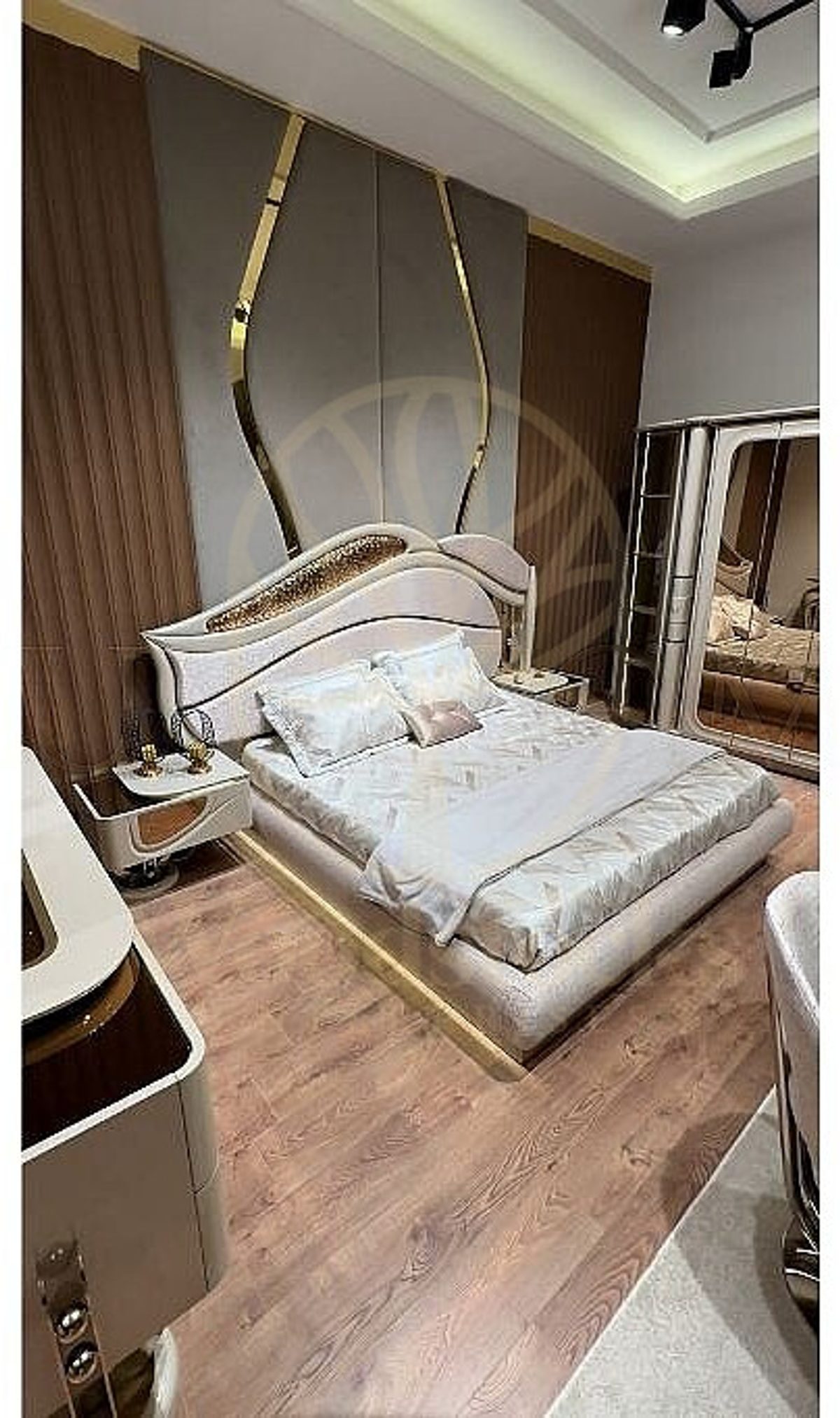 Luxury Galata Handcrafted Teak King Size Bed, Saharanpur, view 2