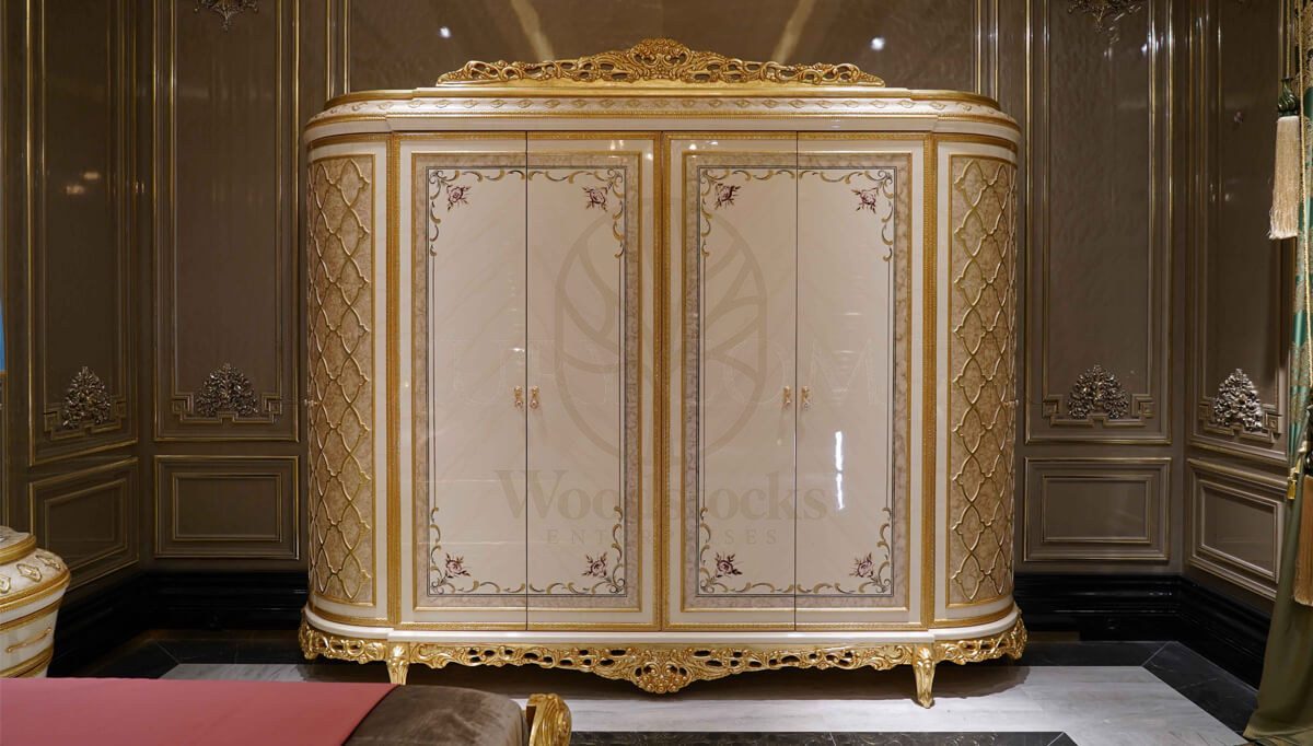 Royal Sultanahmet Gold Leaf Hand Carved Teak King Size Bed, Saharanpur, view 7