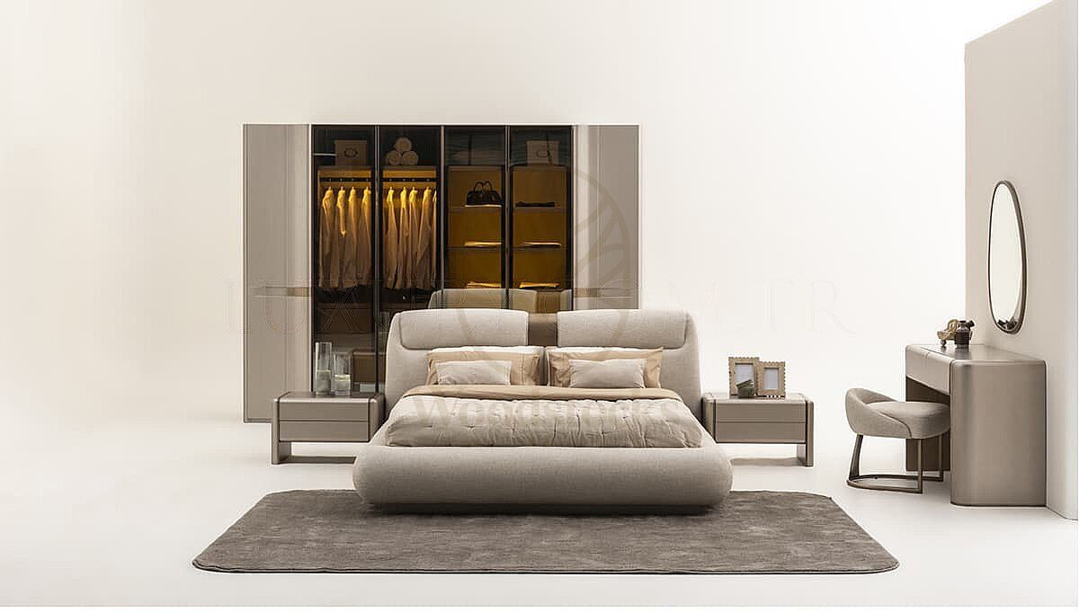 Luxury Pera Beige Handcrafted Teak King Size Bed, Saharanpur, view 3