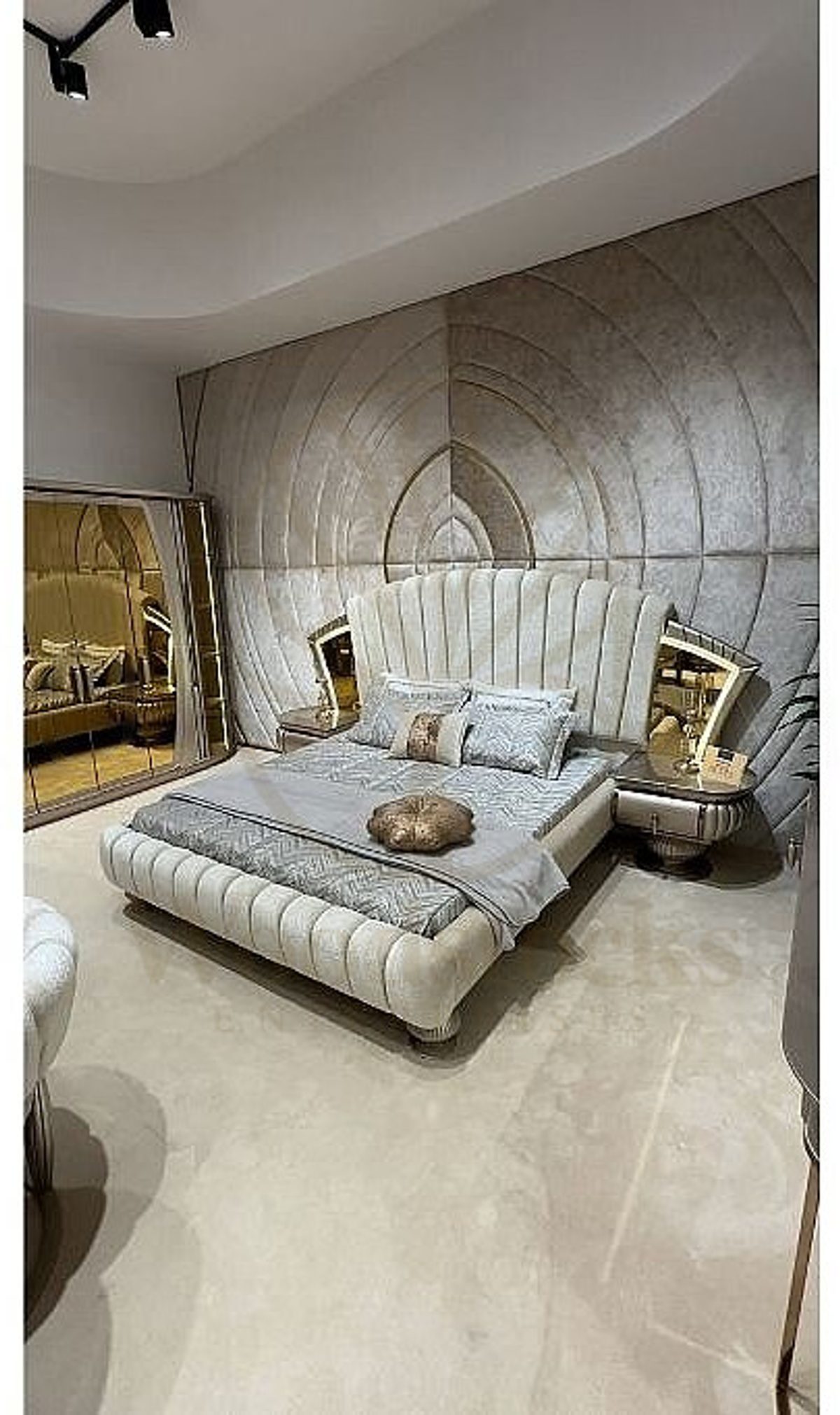 Luxury Rumeli Handcrafted Teak King Size Bed, Saharanpur, view 4